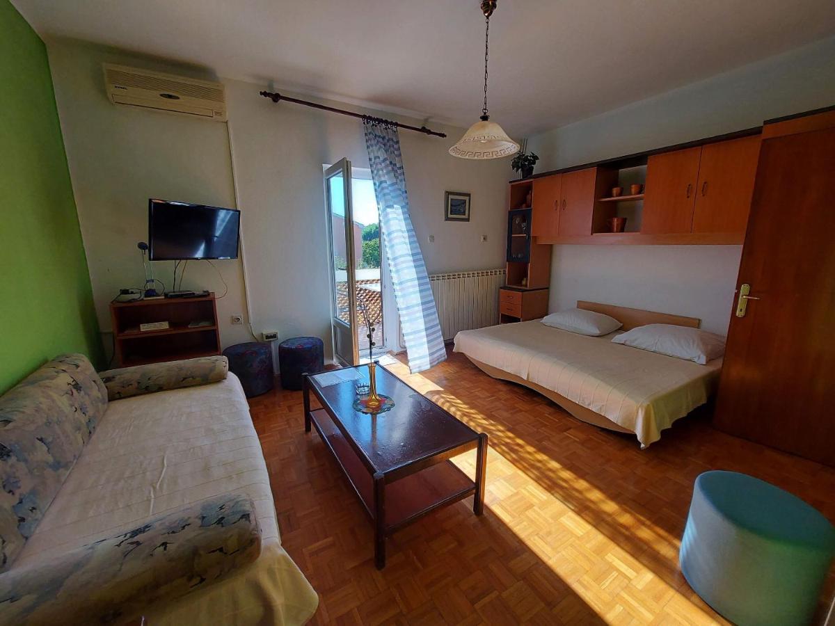 Apartments Fam Tomasic Baška Oda fotoğraf